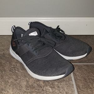 New Balance tennis shoes